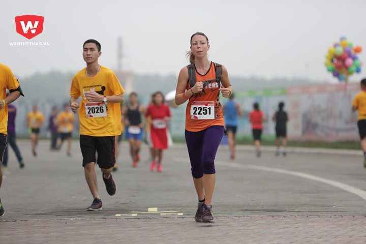 Louis Adderley, ĐKVĐ Longbien Marathon 21km là nhà quán quân mới của LDR Half Marathon 2017. Cự ly 21km là thế mạnh của cô gái người Australia này.