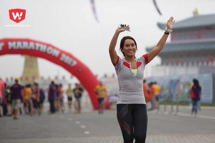 Thanh Vũ, cô gái Việt Nam đầu tiên hoàn thành 4 giải marathon sa mạc cũng đến cổ vũ những người bạn của mình