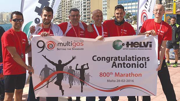 Antonio Grotto hoàn thành chạy marathon lần thứ 800 đầu năm nay