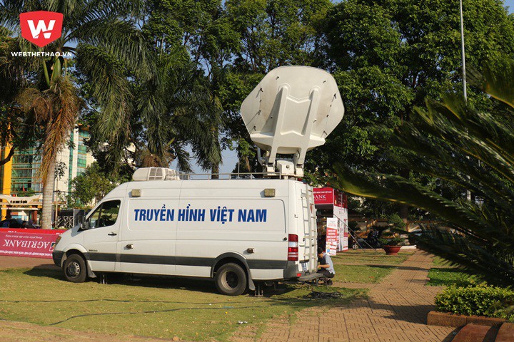 Xe của Đài truyền hình Việt Nam VTV đã túc trực sẵn để truyền hình ảnh trực tiếp các nội dung thi đấu bắt đầu từ 6h30 sáng mai trên kênh VTV6