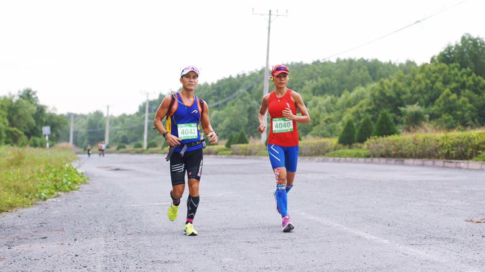 Anh Xuân Phương chạy cùng ''bông hồng thép'' Tiểu Phương ở giải chạy marathon Tp.HCM