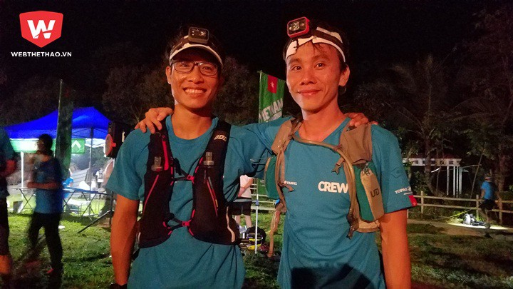 Hà Tuấn Anh (trái), Trần Quang Duyệt là 2 ''sweeper'' của cự ly 70km, có nhiệm vụ chạy chốt đoàn, ''hốt'' những VĐV chạy quá thời gian qui định & báo cho BTC các trường hợp khẩn cấp