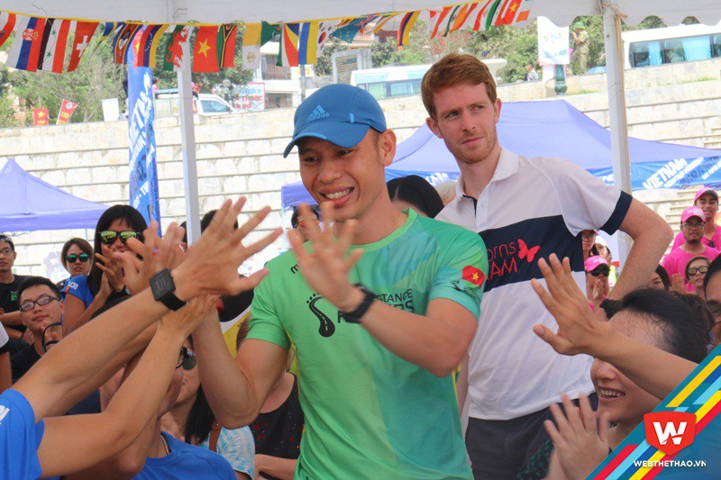 Nguyễn Đức Quang (trái) và Graham Knight (phải) không lạ gì nhau bởi cả 2 chạm trán nhiều lần trong các buổi tập, giải chạy ở Hà Nội
