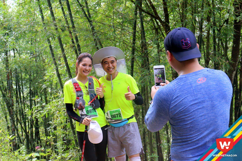 Thỉnh thoảng kiêm vai trò nhiếp ảnh gia chụp ảnh cho các runner mỗi khi họ phát hiện ra Hoa hậu Hương Giang