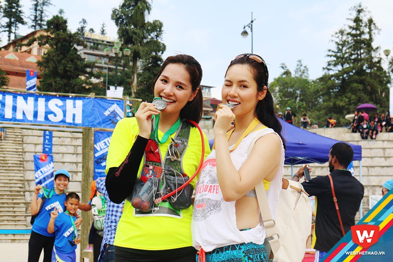 Á hậu Vũ Hoàng My chạy 21km còn Hoa hậu Hương Giang chạy 5km tại giải chạy Vietnam Mountain Marathon 2017. Ảnh: Nguyễn Đạt
