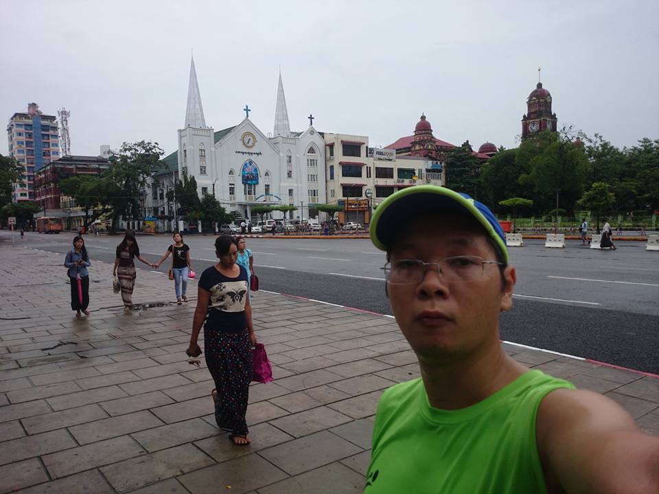 Anh Nguyễn Hoàng Anh chạy ở Yangon, Myanmar. Ảnh: LDR