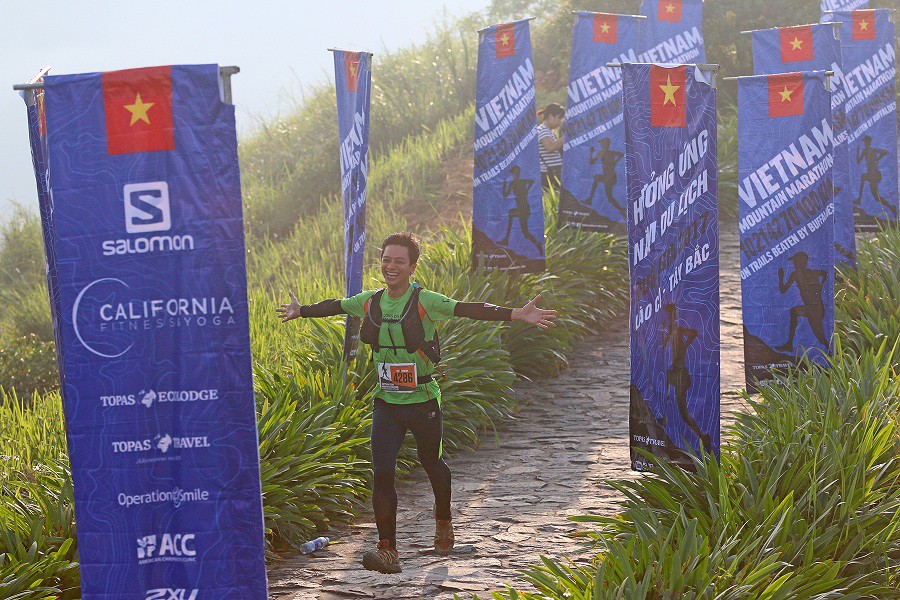 NAG Phạm Quang Linh tại giải chạy Vietnam Mountain Marathon 2016