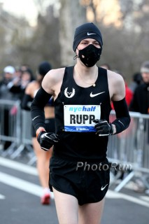 HCĐ marathon Olympic 2016 Galen Rupp sử dụng mặt nạ tại New York City Half Marathon