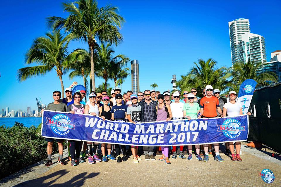 Sinead Kane cùng các VĐV tham gia World Marathon Challenge