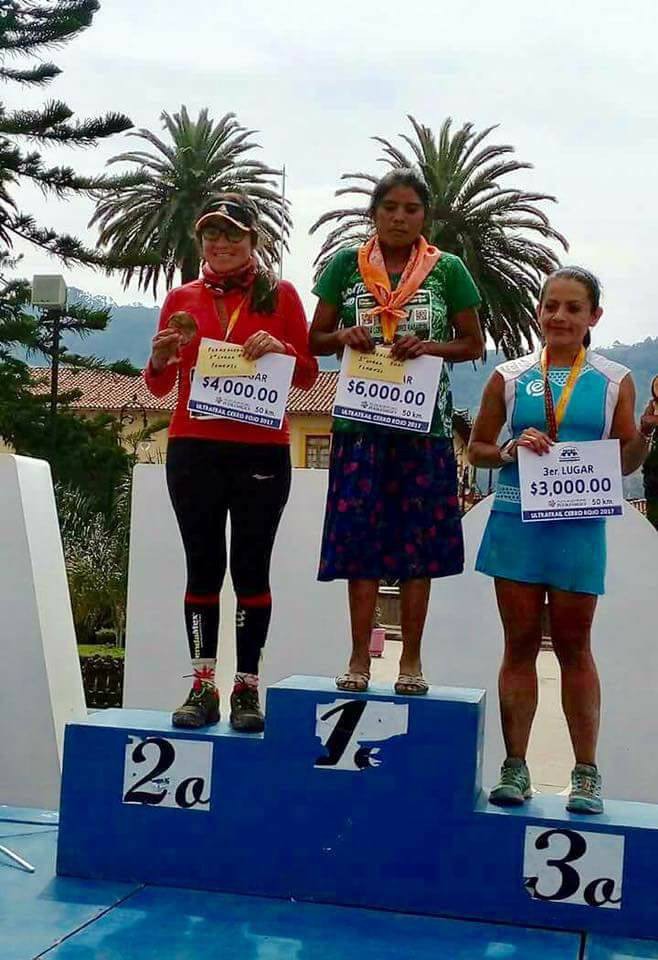 Mặc váy, đi sandal, Maria Lorena Ramirez vẫn chạy 50km nhanh nhất