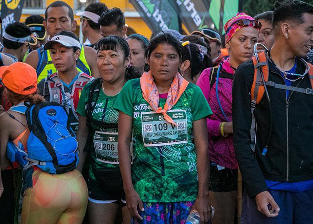 Maria Lorena Ramirez trông không giống một runner hiện đại. Cô khác biệt hẳn so với các VĐV khác