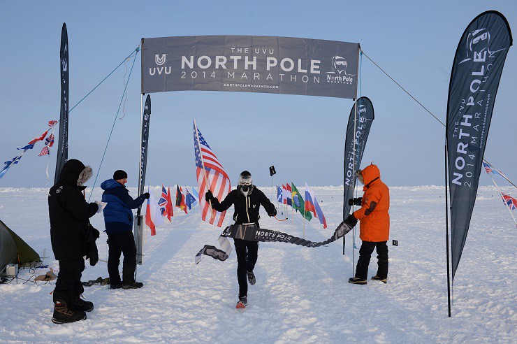 Mike Wardian vô địch giải chạy marathon ở Bắc Cực North Pole Marathon 2014