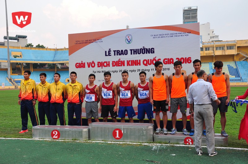 Top 3 4x100m nam. Ảnh: Nguyễn Đạt