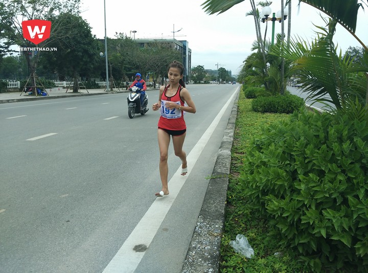VĐV chạy marathon chân đất