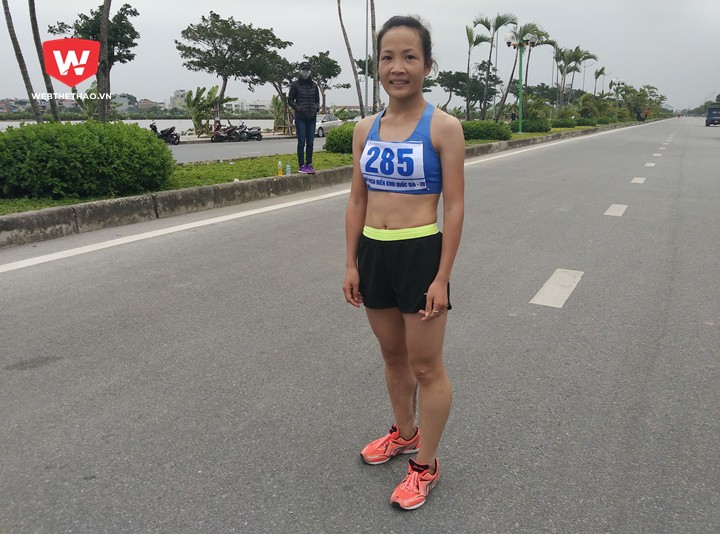 Hoàng Thị Thanh lập KLQG marathon nữ