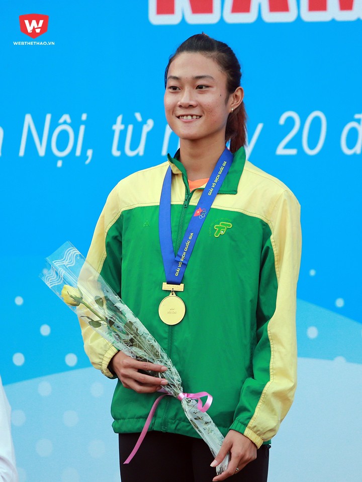Tú Chinh sở hữu 3 HCV danh giá 100m, 4x100m và 200m