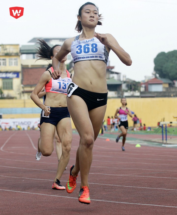 Lê Tú Chinh về nhất cự ly 100m nữ
