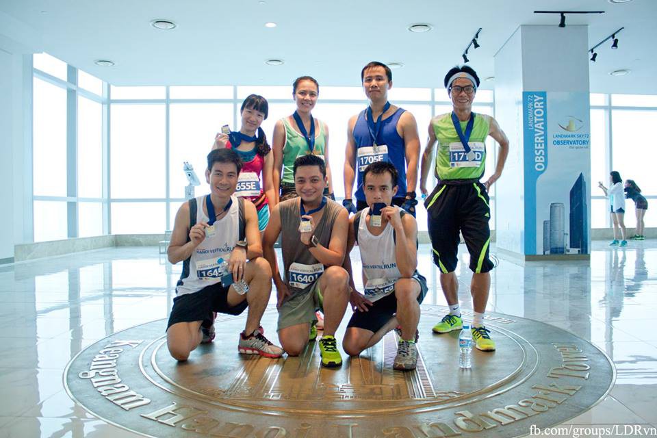VĐV ''lão làng'' của VMM tham gia giải chạy Vertical Run leo 72 tầng tại tòa nhà cao nhất Việt Nam
