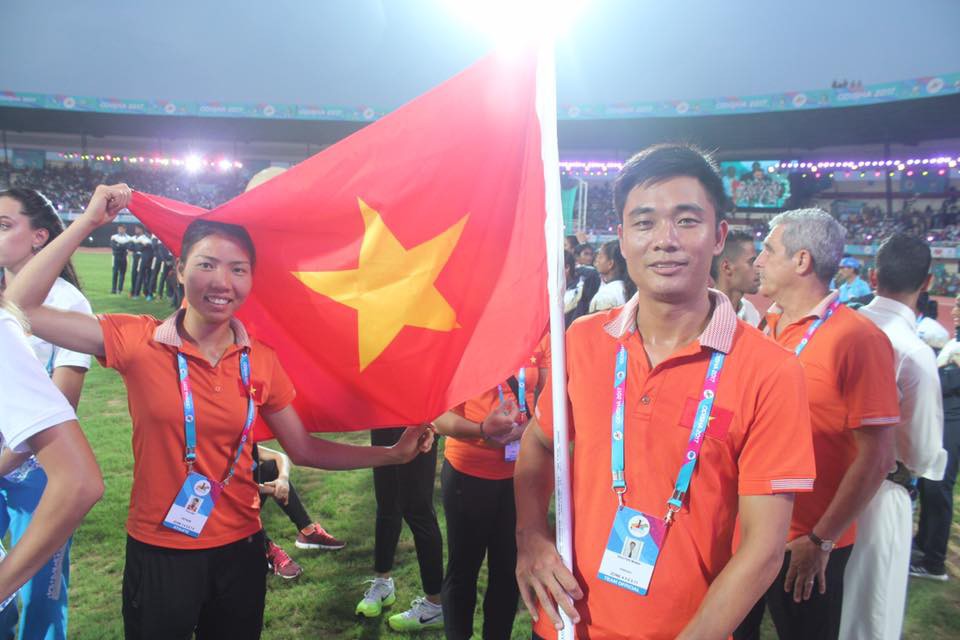 Bùi Thị Thu Thảo và HLV Nguyễn Mạnh Hiếu tại giải điền kinh VĐ châu Á