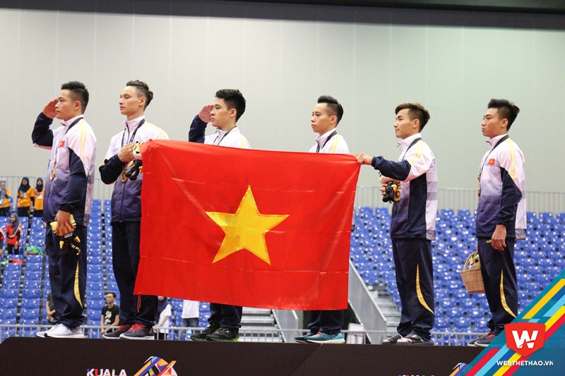 Giây phút quốc ca Việt Nam vang lên đầy xúc động và tự hào