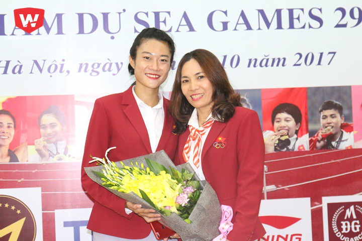 Lê Tú Chinh và HLV Nguyễn Thị Thanh Hương là 2 người nhận được số tiền thưởng lớn nhất theo quyết định số 32/2011/QĐ-TTg