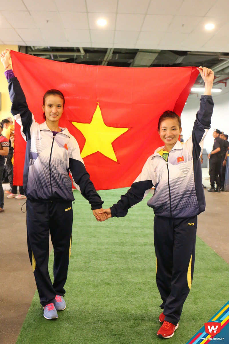 Nguyễn Thị Oanh (HCV) và Vũ Thị Ly (HCB) vượt trội ở cự ly 1500m nữ SEA Games 29