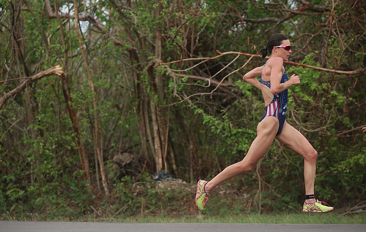 ĐKVĐ Olympic Gwen Jorgensen trên đường chạy