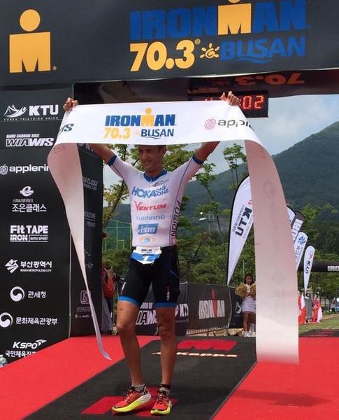 Kevin Collington lần đầu tiên vô địch giải Ironman 70.3 tại Busan