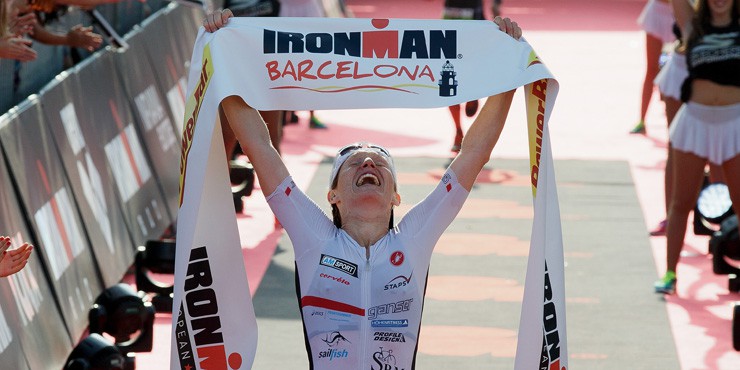 Astrid Stienen (Đức) vô địch nữ Ironman Barcelona 2016 dưới 9 giờ