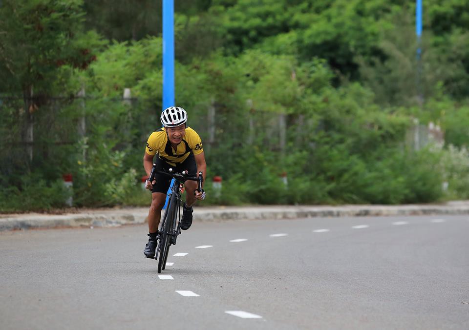 VĐV Minh Thành (Hà Nội, thành viên thi môn đạp xe trong đội vô địch TJT. Thành tích của anh nhanh hơn khoảng 5 phút so với VĐV chuyên nghiệp Dereck Cross
