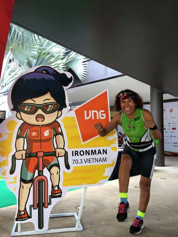 VĐV nữ U60 Phan Thị Thu Nguyệt chỉ có 1 tháng để tìm hiểu và tập xe đạp dự thi Ironman 70.3 Vietnam. Ảnh: NVCC