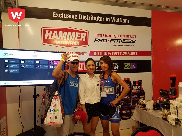 Các VĐV Việt Nam tham quan các gian hàng tại khu Expo 