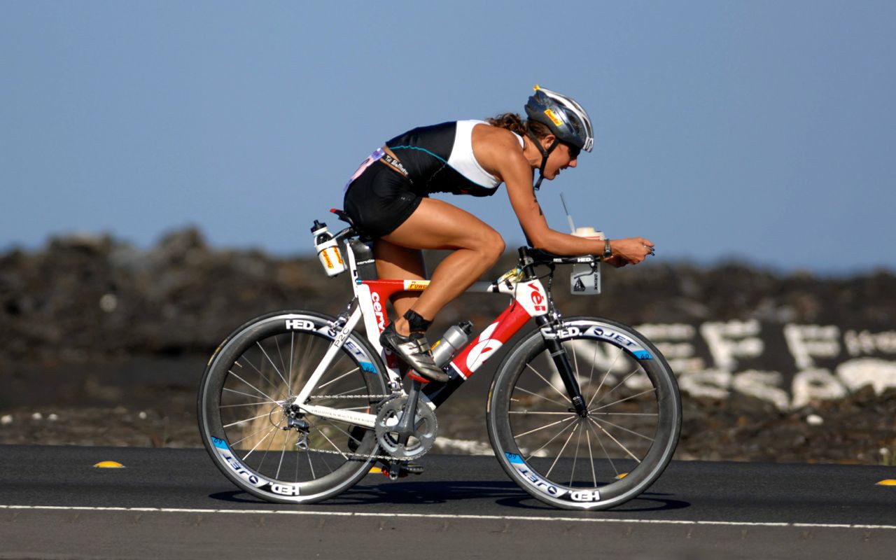 ''Đừng mong đợi sự hoàn hảo trong cuộc đua triathlon'' - Chrissie Wellington