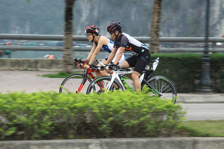 Khác với đua xe đạp, nội dung đạp xe ở cuộc thi 3 môn phối hợp Ironman không cho phép ''núp gió'' chiến thuật nên các VĐV phải tự lực cánh sinh 