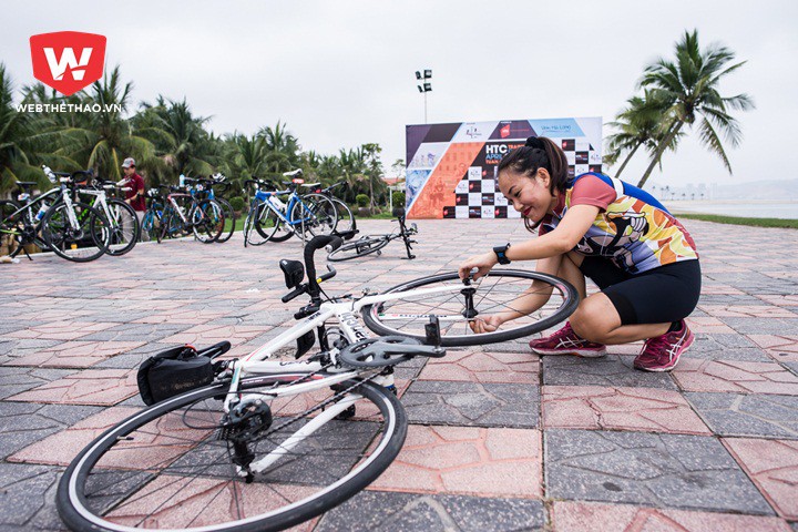 VĐV Thu Phương mới biết chạy, chưa biết bơi và càng ''mù tịt'' về xe đạp nhưng nghe lời rủ rê của bạn bè nên đăng ký thi Ironman