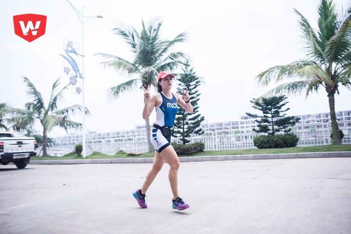 Hồng Ngân được nhiều đồng đội ở Hanoi Triathlon Club ví von như ''Solano của Việt Nam''. Hoa hậu Johanna Solano rất ham mê triathlon và từng tham gia Challange Vietnam hồi tháng 5 năm ngoái