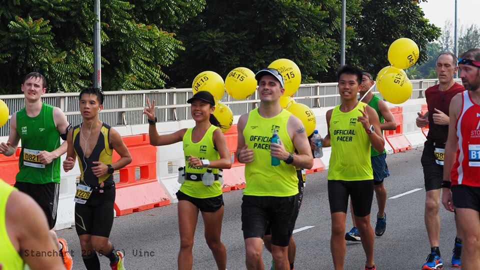 Phạm Minh Quang trên đường chạy Singapore Marathon
