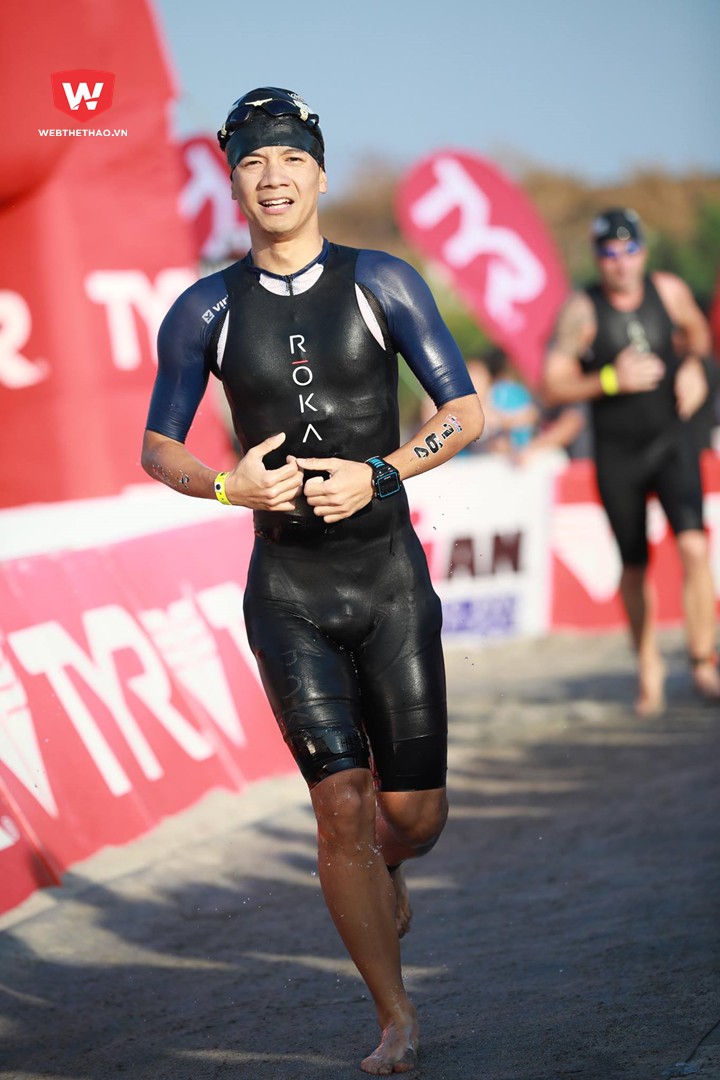 Phạm Minh Quang sau khi hoàn thành thi bơi ở Subic Bay. Ảnh: Minh Quang