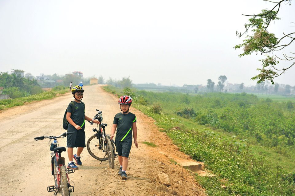Thiều Quang và Hoàng Anh đạp xe lên Sơn Tây hồi gần 7 tuổi