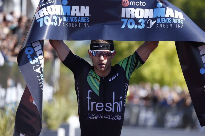 Lionel Sanders đăng quang tại Ironman 70.3 Buenos Aires