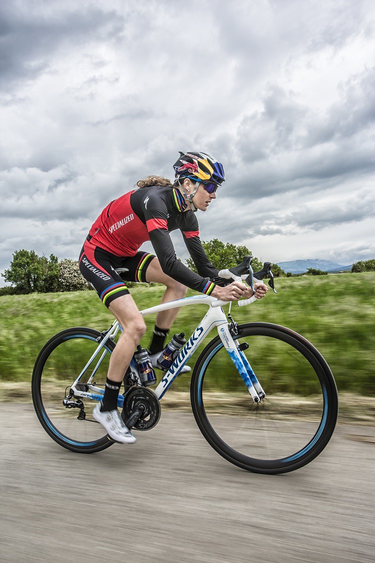 Gwen Jorgensen sẽ bán đấu giá xe đạp để ủng hộ hội triathlon người khuyết tật