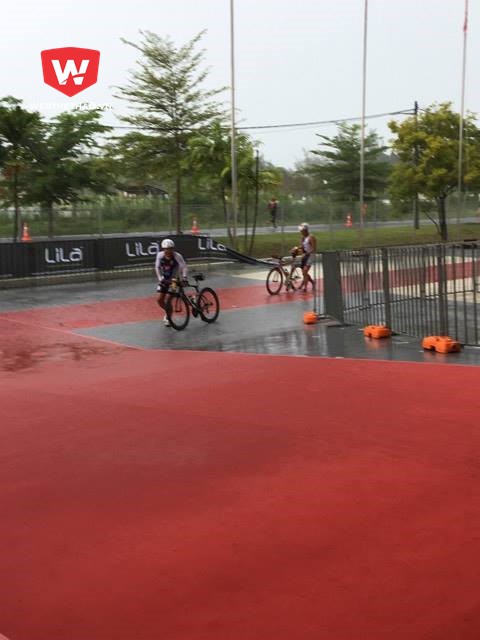 VĐV Đặng Ngọc Lâm hoàn thành 180km đạp xe trong cơn mưa tầm tã