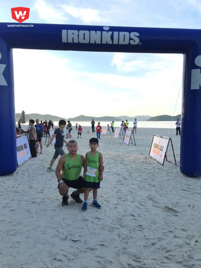 2 bố con VĐV Đặng Ngọc Lâm trong buổi chạy fun run Iron Kid