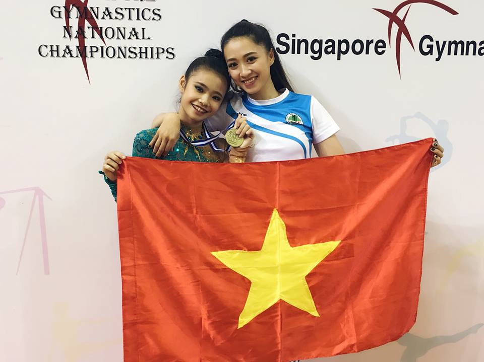 HLV Nguyễn Thu Hà chia vui với học trò Nguyễn Hà My ở giải thi đấu quốc tế đầu tiên