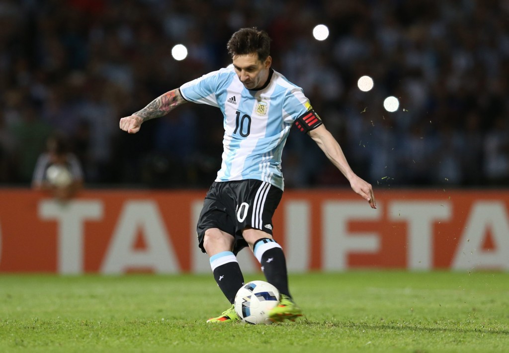 Messi là ''thảm họa'' trên chấm 11m