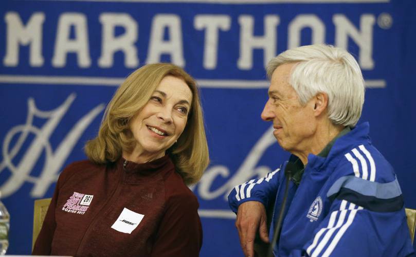 Beach cùng người vợ Carol. Cả hai gặp nhau khi cùng chạy ở Boston Marathon 1977