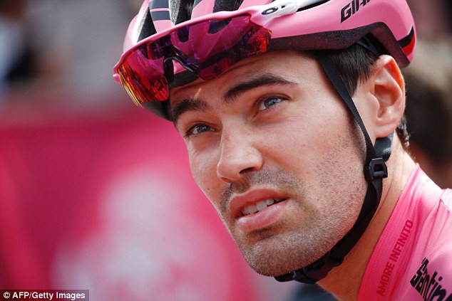 Dumoulin có hành động ''lạ'' ở chặng 16 của giải Giro d'Italia
