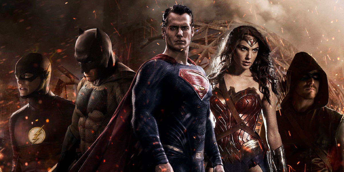 Các siêu anh hùng DC: (từ trái qua) Flash, Batman, Superman, Wonder Woman và Arrow