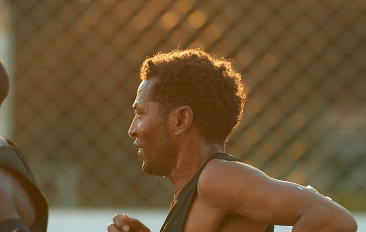 Người đang nắm kỷ lục thế giới ở cự ly half-marathon, Zersenay Tadese, về đích với thời gian 59:41