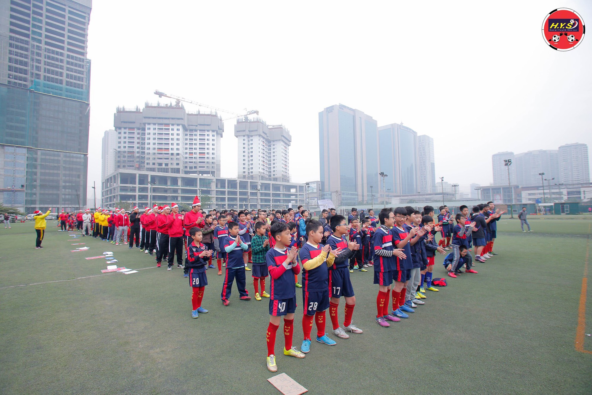 Trung tâm bóng đá học đường H.Y.S tưng bừng tổ chức sự kiện ''Cha và con thi đấu bóng đá''